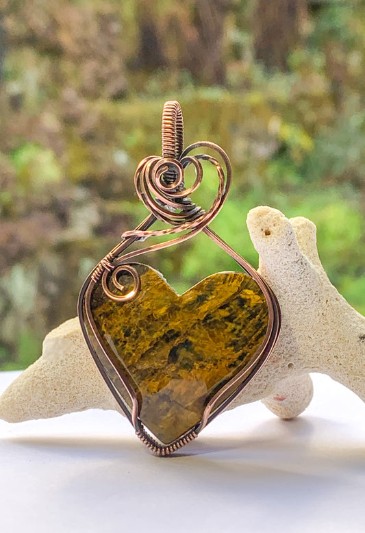 Nellite heart pendant