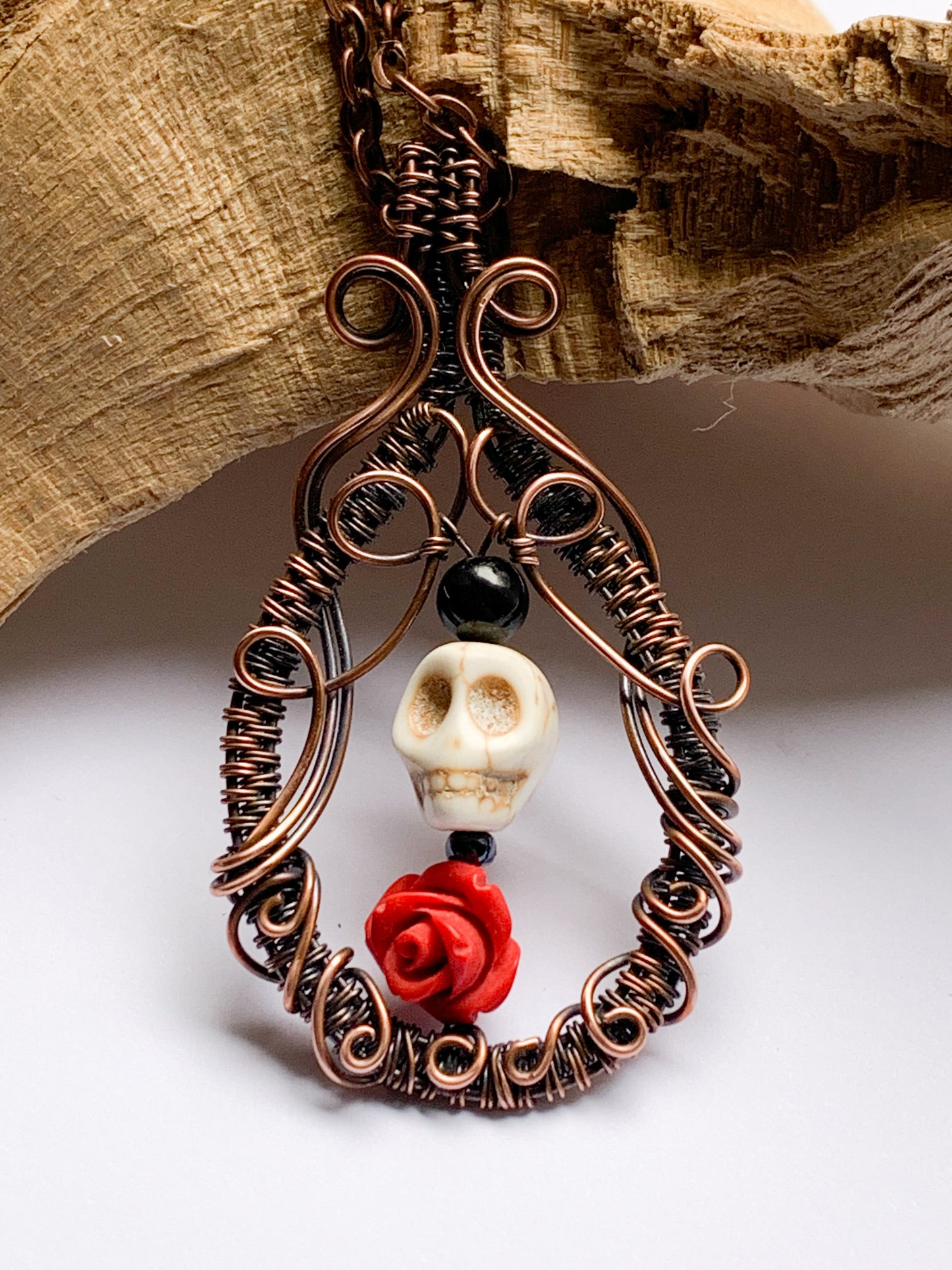 Howlite Skull and Rose necklace