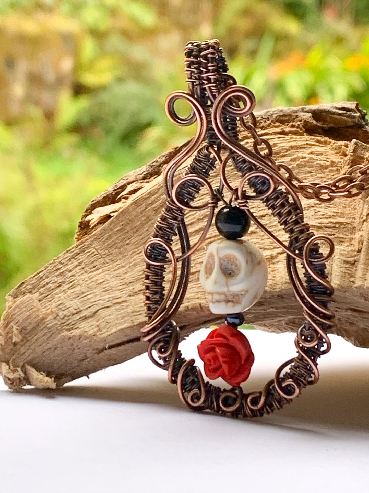 Howlite Skull and Rose necklace